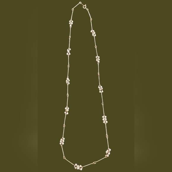 VINTAGE 1980'S AVON GOLDTONE NECKLACE WITH CLUSTERS OF MINI FAUX PEARLS 23" RARE - Picture 1 of 6